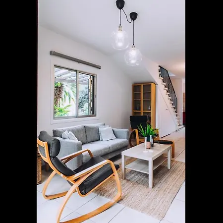 Minimal Townhouse Center