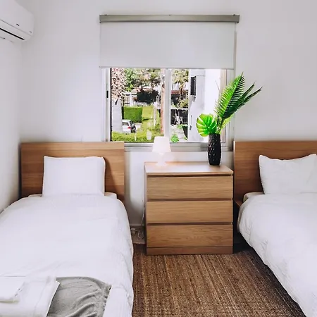 Minimal Townhouse Center